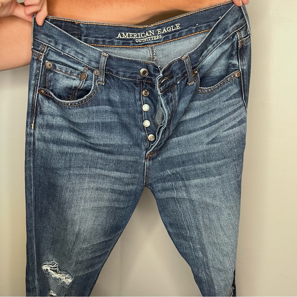 SIZE 4 AMERICAN EAGLE Girlfriend High Rise Ripped Jeans! - Picture 5 of 7